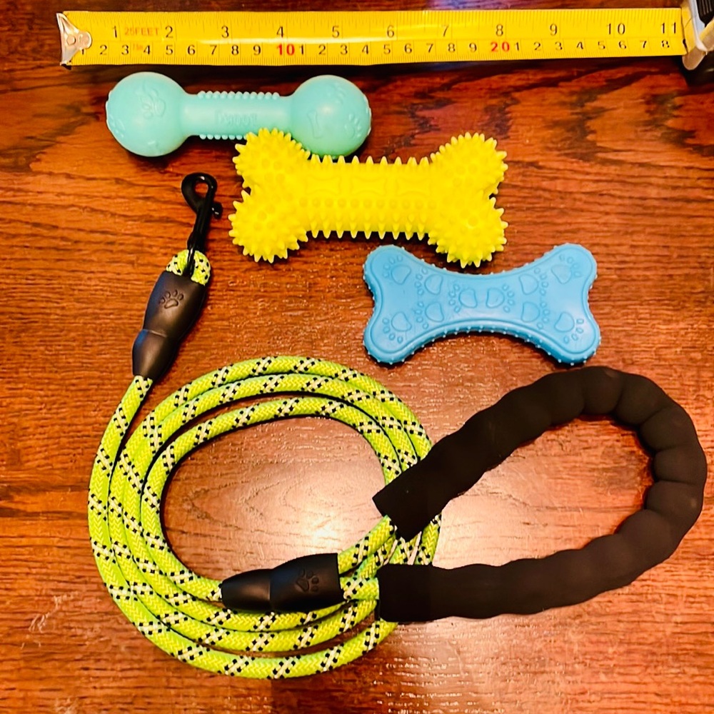 New🐕‍🦺🐾Medium sized Dog/Puppy 🐾🐕‍🦺 rope leash with padded handle & 3 chew toys